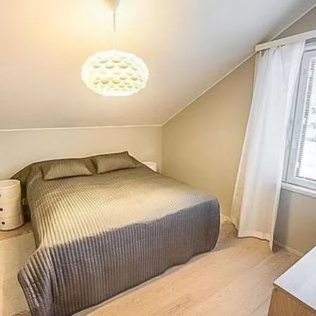 Sleeps 10 Wifi Holiday home Sirkka
